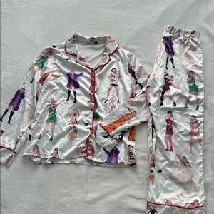 Taylor Swift Women's Printed Pajama Set